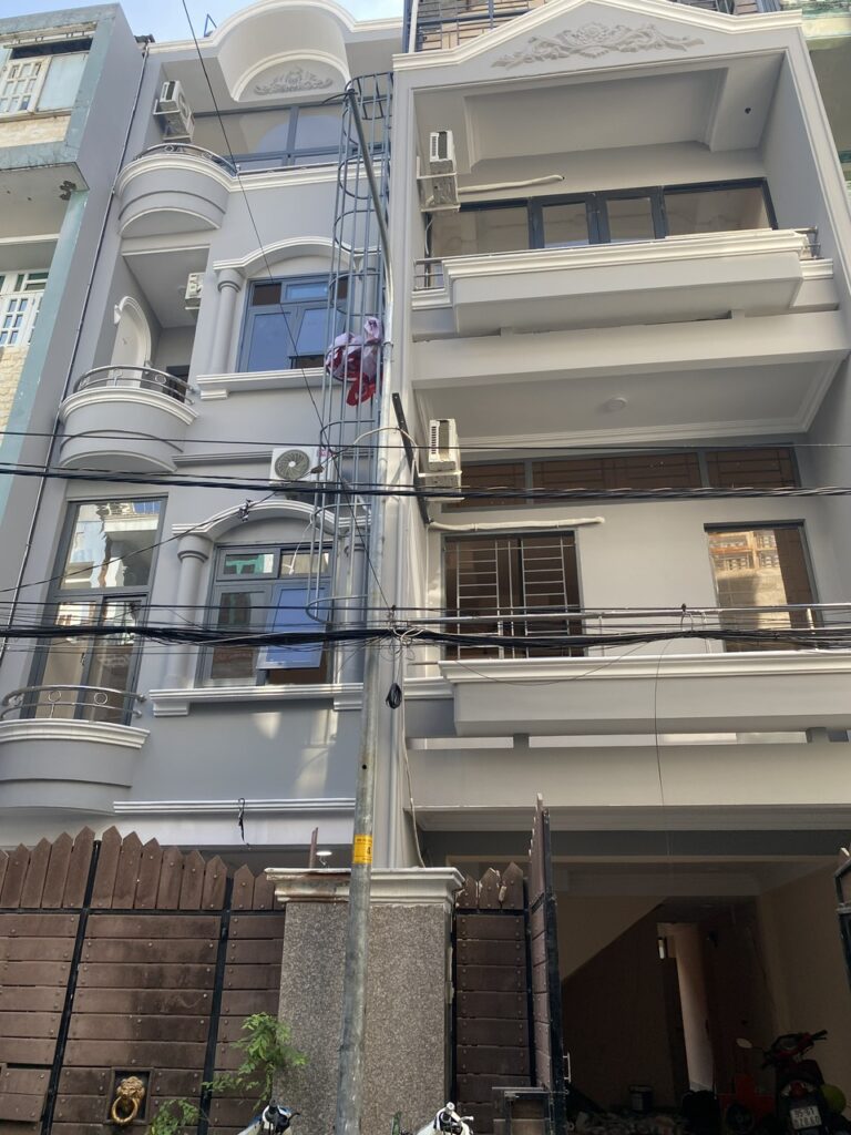 Văn phòng Công ty TNHH DV BĐS Tùng Bách và Căn hộ dịch vụ