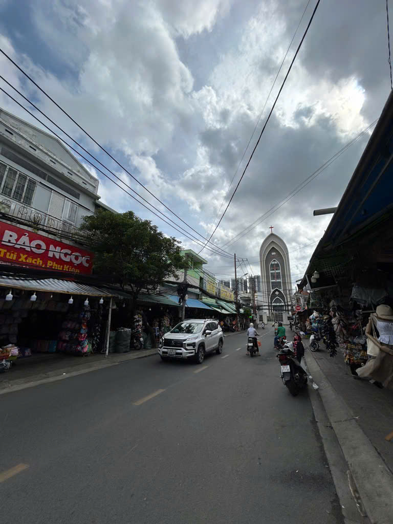 Bán nhà MT đang kinh doanh quận 7